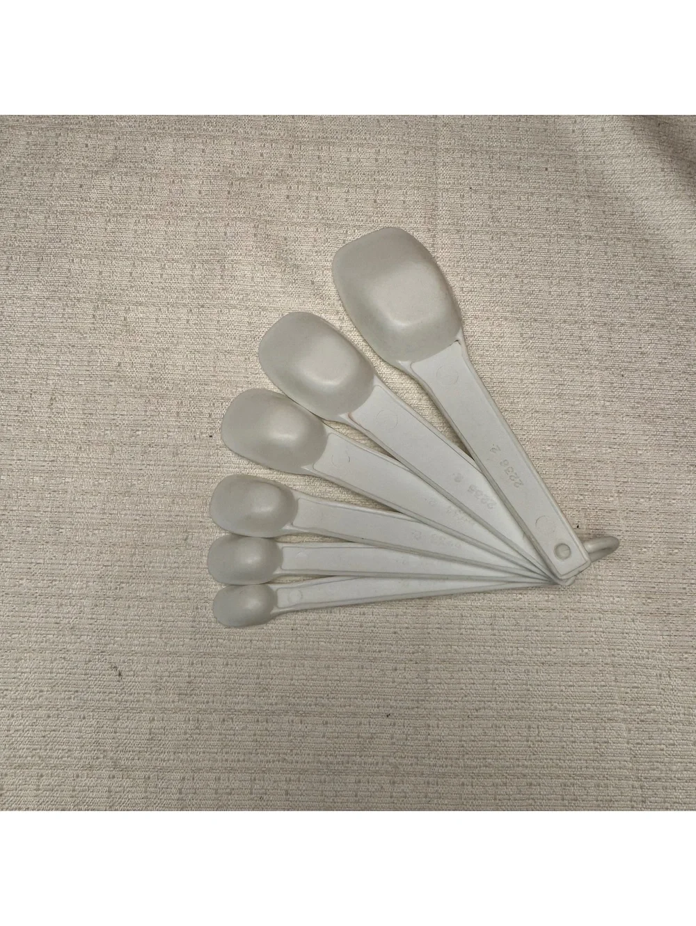 Vintage Rubbermaid Measuring Spoon Set – White Plastic  Kitchen Measuring Spoons